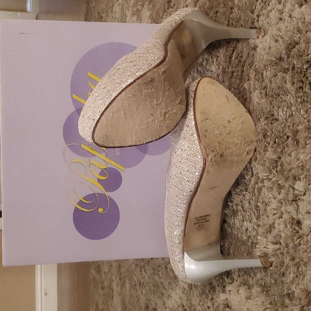 Heels - Picture 3 of 4